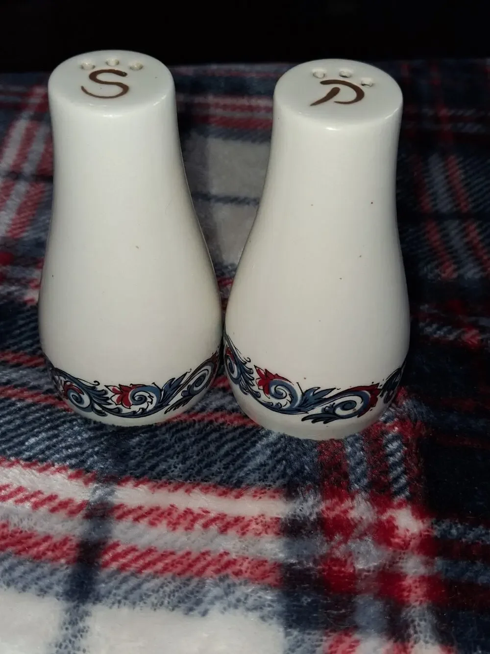 Norway Hardanger Dancers by Figgjo SALT and PEPPER Shakers3